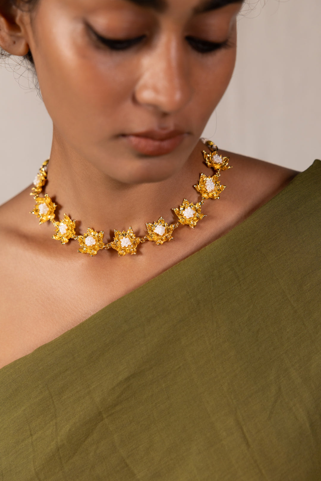 Parnika Choker