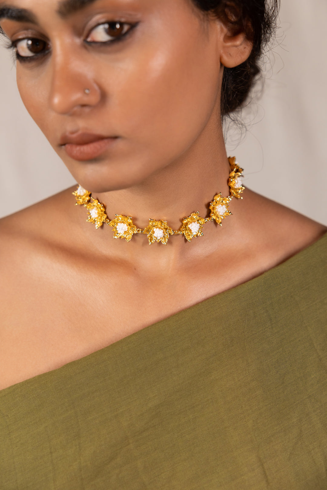 Parnika Choker