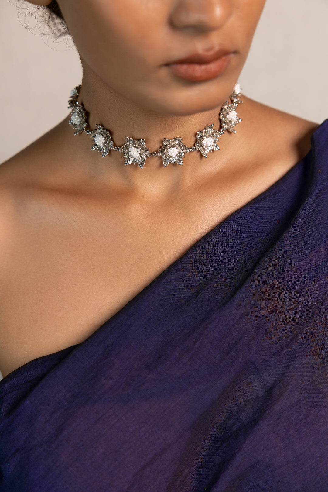 Parnika Choker
