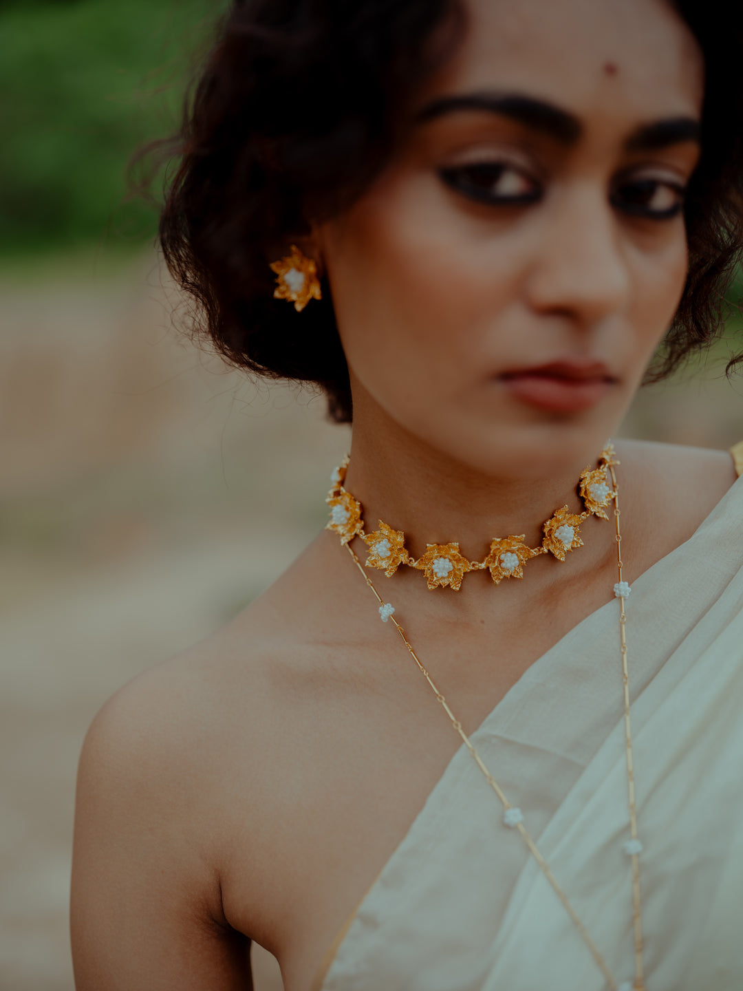 Parnika Choker