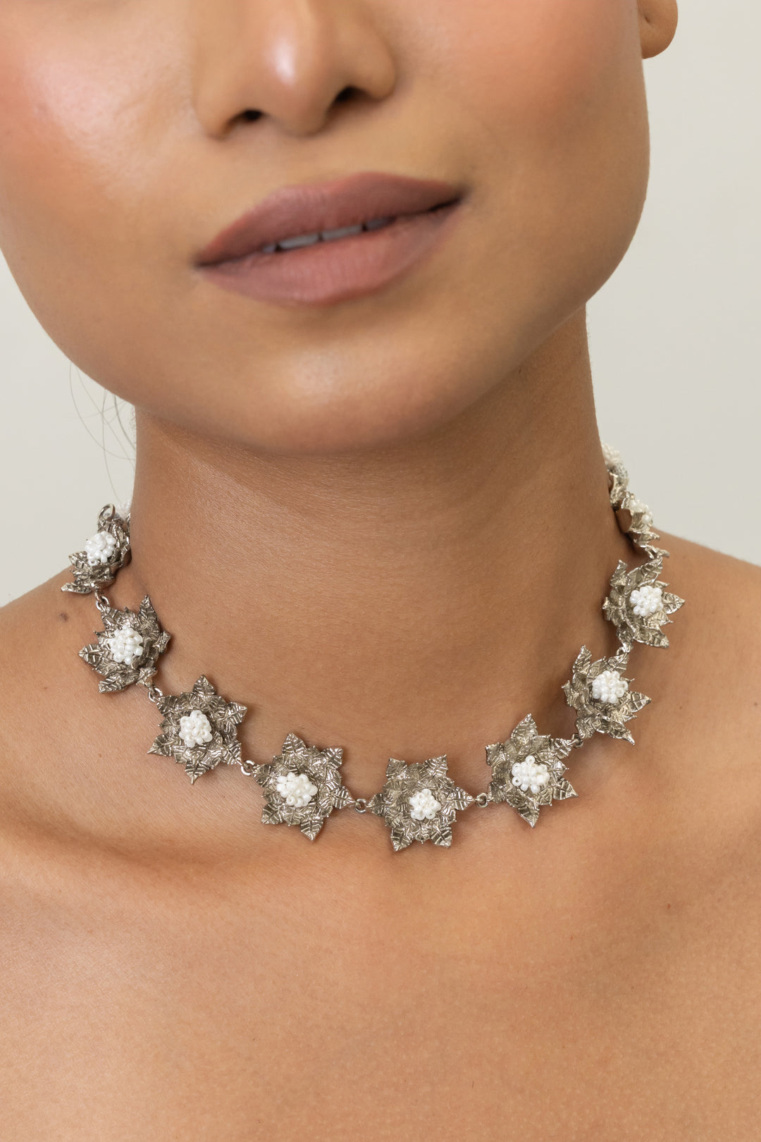 Parnika Choker