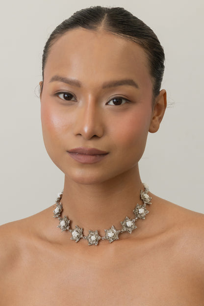 Parnika Choker