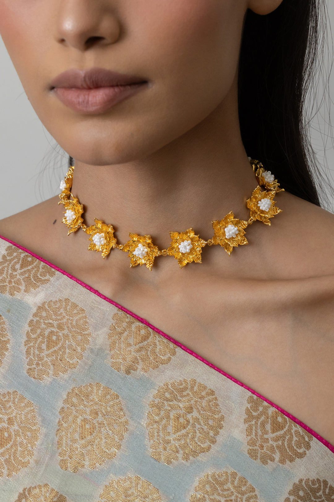 Parnika Choker